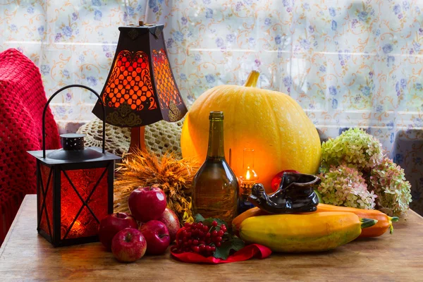 Thanksgiving - a family holiday, still life with vegetables and — Stock Photo, Image