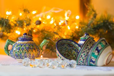Su ısıtıcısı ve çanaklar, Tacik yemekleri, Noel süsleri