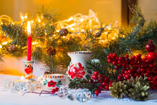 Composição de Natal com pratos tradicionais russos e velas — Fotografia de Stock