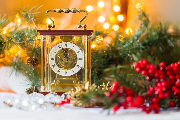 Koç saatler ile Noel kompozisyon
