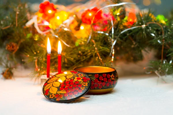 Christmas still life. Russian wooden casket in Khokhloma paintin — Stock Photo, Image