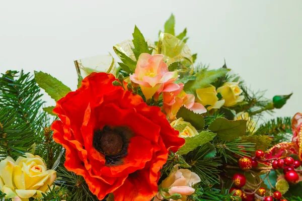 Corona de Año Nuevo y Navidad decorada con flores, Navidad —  Fotos de Stock