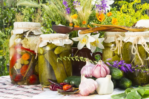 Banks with pickled vegetables - cucumbers, tomatoes, zucchini — Stock Photo, Image