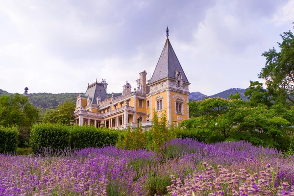 Palazzo Massandra Massandra Yalta Crimea Gurzuf Castello Gotico Campo Lavanda — Foto Stock