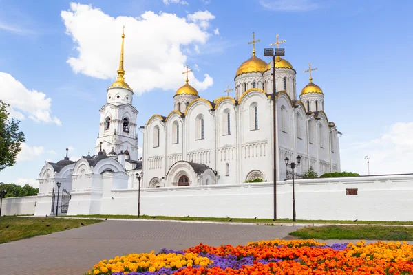 Rusia, Vladimir, Catedral de la Asunción, construida en el siglo XII, un monumento excepcional de la arquitectura de piedra blanca de la Rusia pre-mongola. Metropolitana Vladimir Iglesia ortodoxa de la diócesis; y Museo Nacional — Foto de Stock