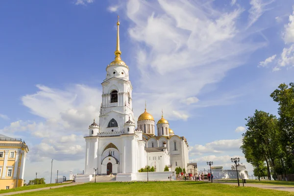 俄罗斯, 弗拉基米尔, 升天大教堂, 建于 12世纪, 前蒙古俄罗斯的白石建筑的杰出纪念碑。教区的大都会东正教会;和国家博物馆 — 图库照片
