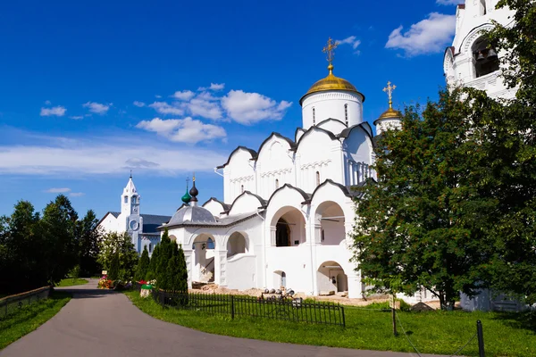 俄罗斯，Vladimir 地区、 苏兹达尔，斯基修道院、 金色 Rin — 图库照片