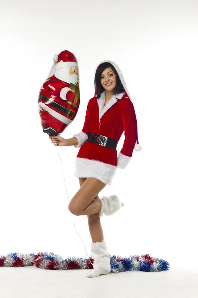 Vacker ung kvinna klädd som jultomte på en vit backgrou — Stockfoto