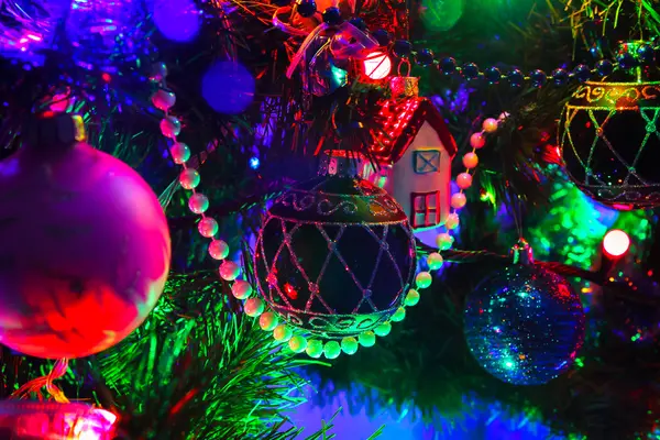 Decorações de Natal na árvore de Natal, Natal e Nova Y — Fotografia de Stock