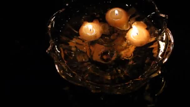 Candele in acqua e pioggia — Video Stock