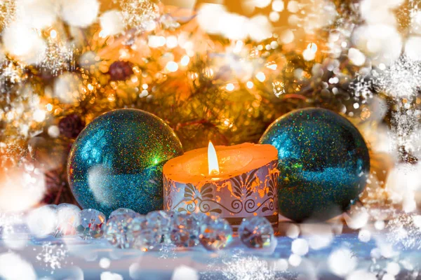 Wzór nowego roku. Nowy rok lub Boże Narodzenie martwa natura ze świecami — Zdjęcie stockowe