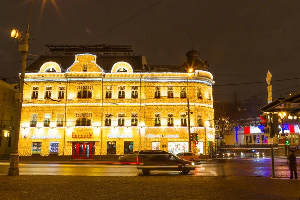 Rusia, Moscú, 7 de enero de 2016 - Noche de Navidad calles de la ciudad, fes — Foto de Stock