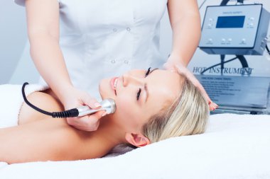 yordam kaldırma rf alma kadın