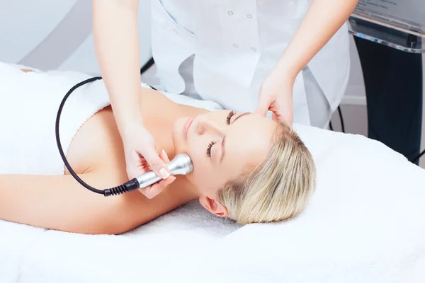 Woman getting rf lifting procedure — Stock Photo, Image