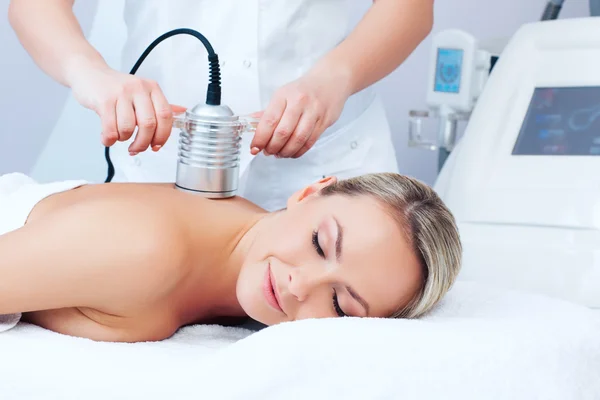 Young woman getting cavitation procedure — Zdjęcie stockowe