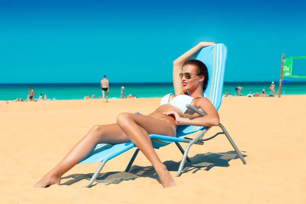 Young woman in white bikini — Stock Photo, Image