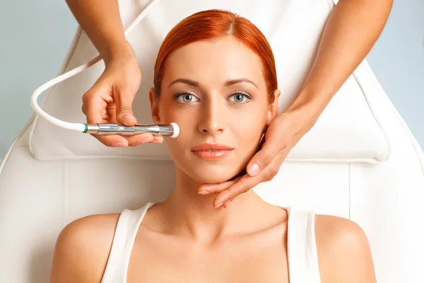 Microdermabrasion procedure — Stock Photo, Image