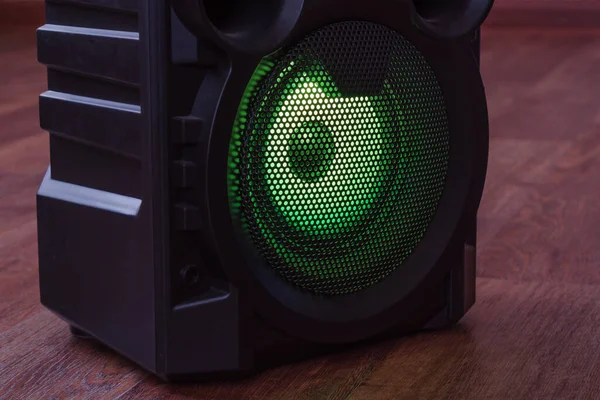 kablosuz müzik yeşil arkaplan ışığıyla subwoofer