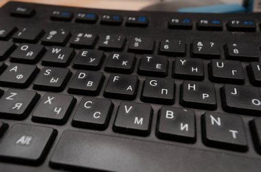 Rusça ve İngilizce harfli multimedya bilgisayar klavyesi