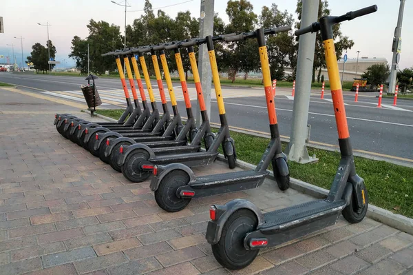 Scooter Eléctrico Público Para Caminar Por Ciudad Alquiler Scooters Eléctricos —  Fotos de Stock