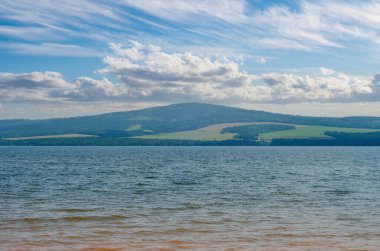 Angara nehrinin manzarası