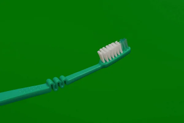 Neue Grüne Zahnbürste Auf Grünem Hintergrund — Stockfoto