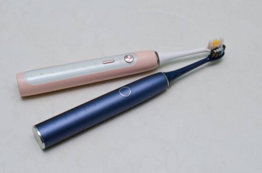 ultrasonik elektrikli diş fırçası, ağız hijyeni.