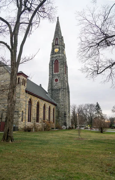 美国纽约州戈申 2020年12月26日 哥申历史上第一长老会的垂直视图 教堂建于1871年 是纽约奥兰治县最高的建筑 — 图库照片