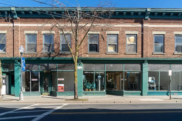 Middletown, New York - ABD - 13. Mar 2021: Middletown şehir merkezindeki Kuzey Caddesi 'ndeki tarihi dükkanların manzarası