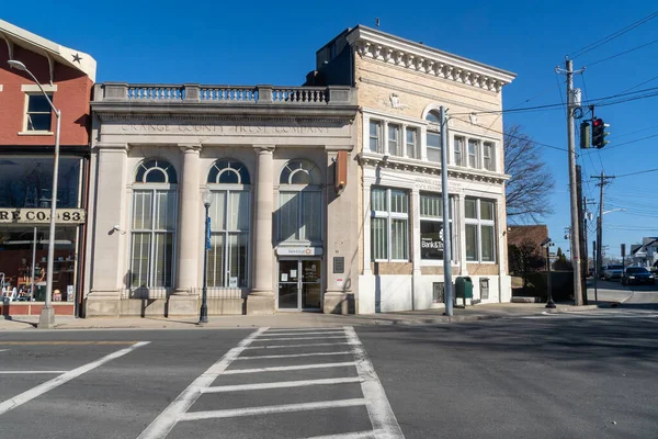 Middletown, New York - ABD - 13 Aralık 2021: Orange County Trust Company 'nin North Street' teki binasının görüntüsü. Middletown 'ın şehir merkezindeki alışveriş merkezinde. 1892 'de kapılarını açar.