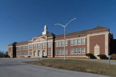 Newburgh, New York, ABD, Mar. 21, 2021: Newburgh, New York, Orange County 'deki Newburgh Serbest Akademisi' nin dörtte üçü..