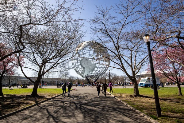 Queens April 2021 View Unisphere Spherical Stainless Steel Representation Earth — Zdjęcie stockowe