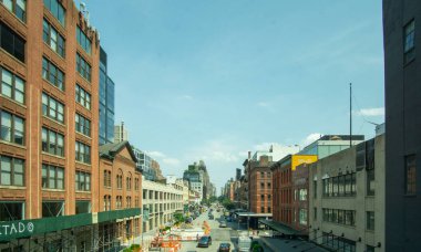 New York, New York - ABD - 6 Temmuz 2021: Meatpacking District 'teki 14. batı caddesinin yatay görüntüsü.