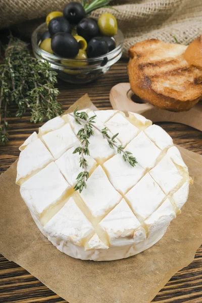 Pişmiş camembert peyniri — Stok fotoğraf