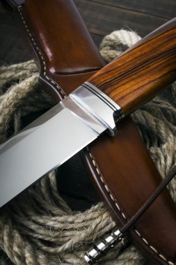 kılıç kını ile av bıçağı