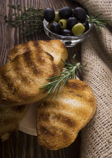 Sliced toast bread with olives — Stock Photo, Image