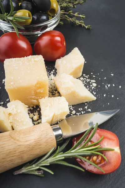 Cheese with fresh vegetables — Stock Photo, Image