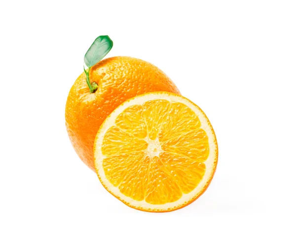 Fruta Naranja Con Rodajas Naranja Hojas Aisladas Sobre Fondo Blanco — Foto de Stock