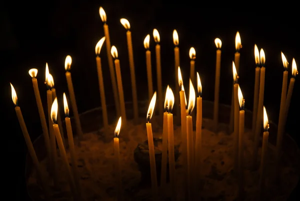 Candles in catholic church — Stock Photo, Image