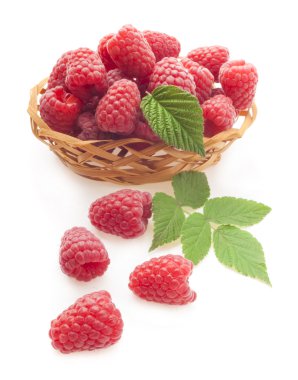 hasır sepet içinde ahududu