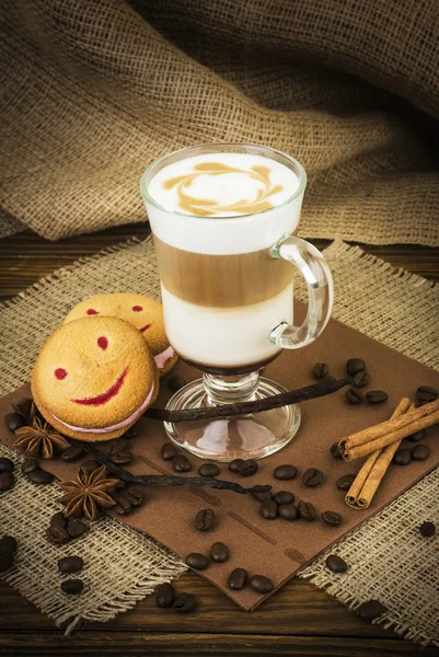 Café Latte avec biscuits — Photo