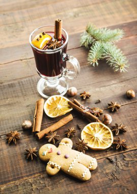 mulled şarap ve baharatlar