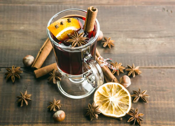 Mulled wine and spices — Stock Photo, Image