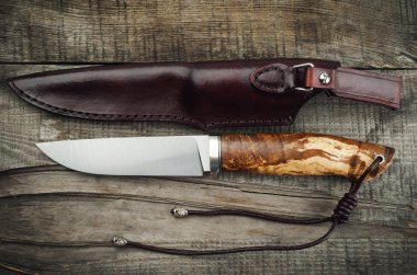 Av bıçağı ve kınalı kılıç.