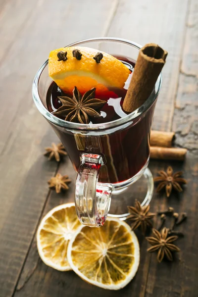 Mulled wine and spices — Stock Photo, Image