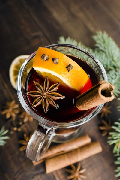 Mulled wine with spices — Stock Photo, Image