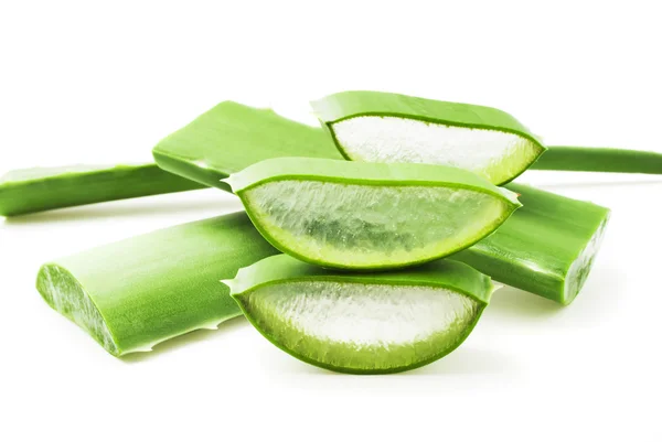 Hoja fresca en rodajas de aloe vera — Foto de Stock