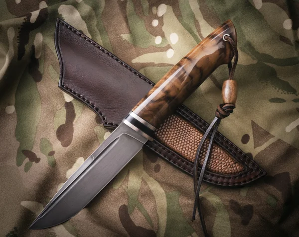 狩猟ナイフと鞘 — ストック写真
