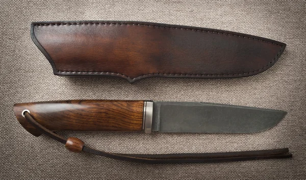 狩猟用ナイフ鞘付き — ストック写真