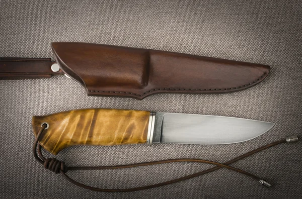 Охотничий нож с ножницами — стоковое фото